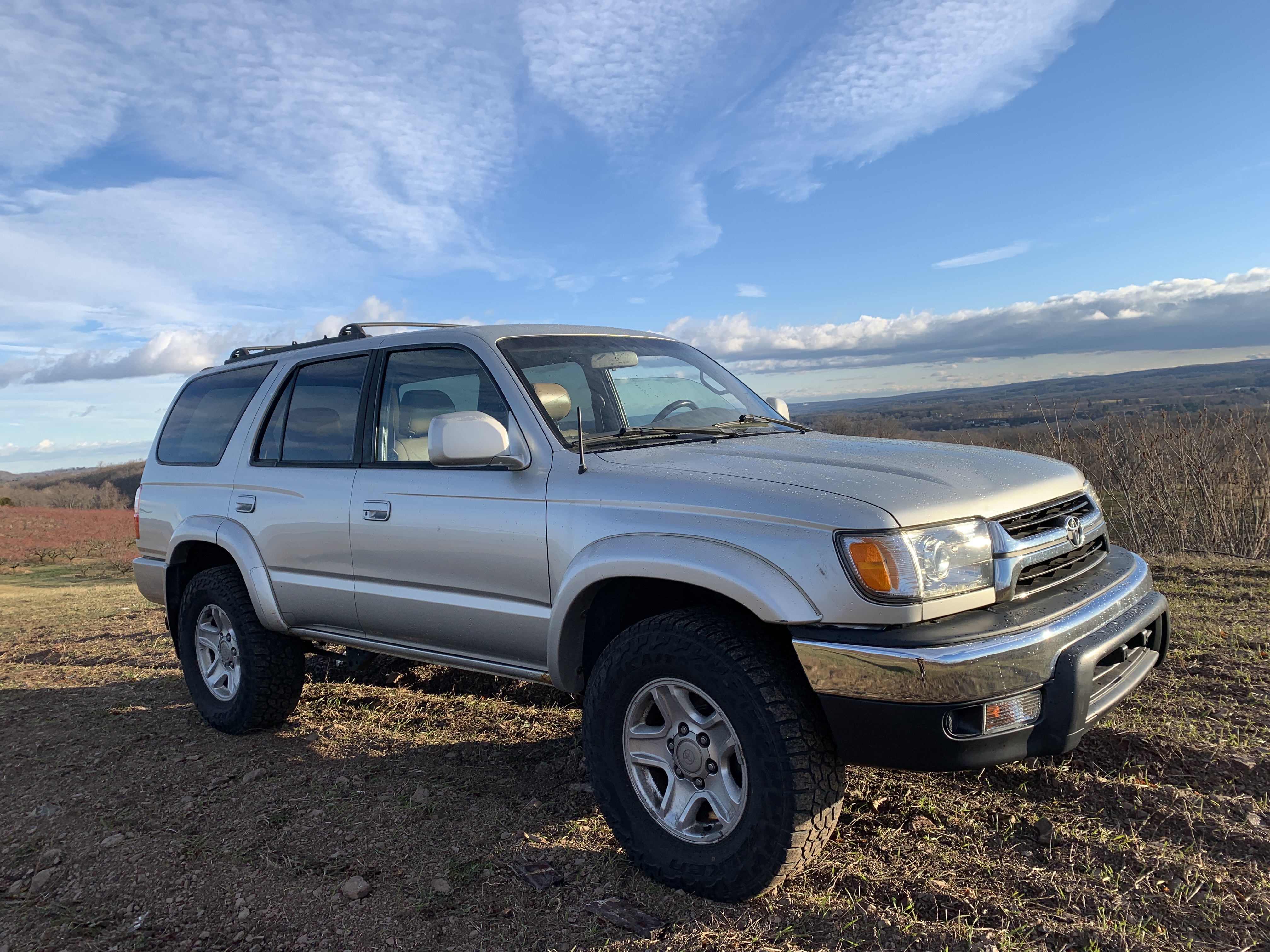 2002 Toyota 4Runner SR5 THIRD GENERATION - 3rd Gen 3.4L V6 4×4 - BEAUTIFUL - RUNS GREAT - HIGH MECHANICAL BASELINE - New Timing Belt, New Waterpump, New Head Gaskets, New Radiator, New Alternator, New Brakes, New Valve Cover Gaskets, New Wildpeak Tires, New Shocks, New Muffler / Exhaust, New HID Headlights, Frame is Clean and solid, Cleaned and Undercoated - MORE — photo 11